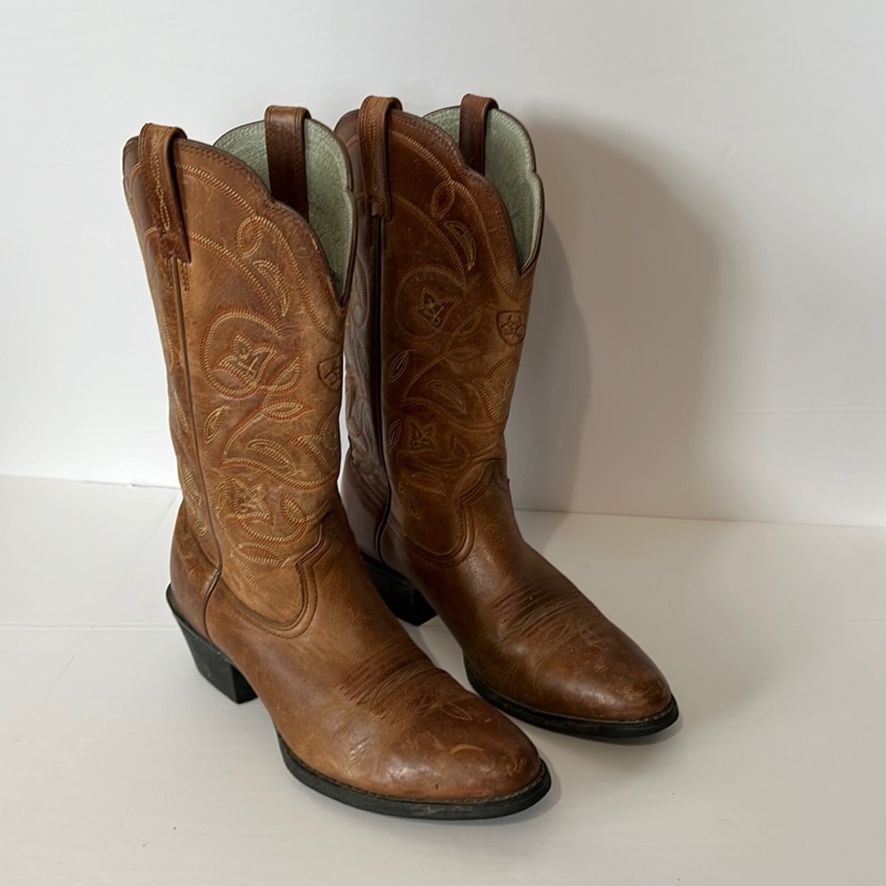 SOLD 💔 Ariat Heritage western boot